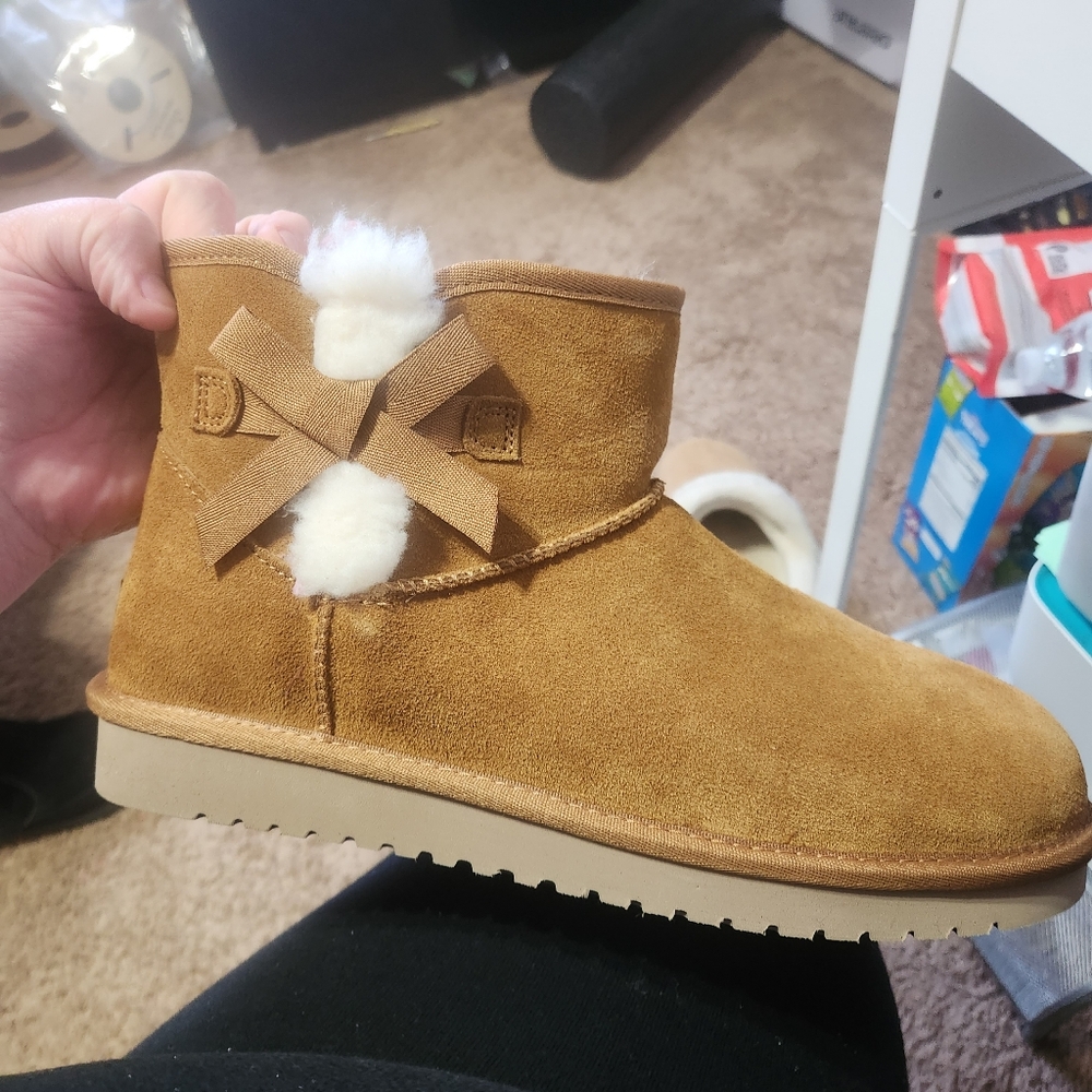 koolabura by ugg size 12 women. brand new without tag